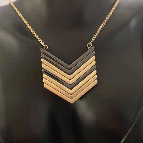 Madewell arrowhead gold tone necklace - Picture 1 of 5